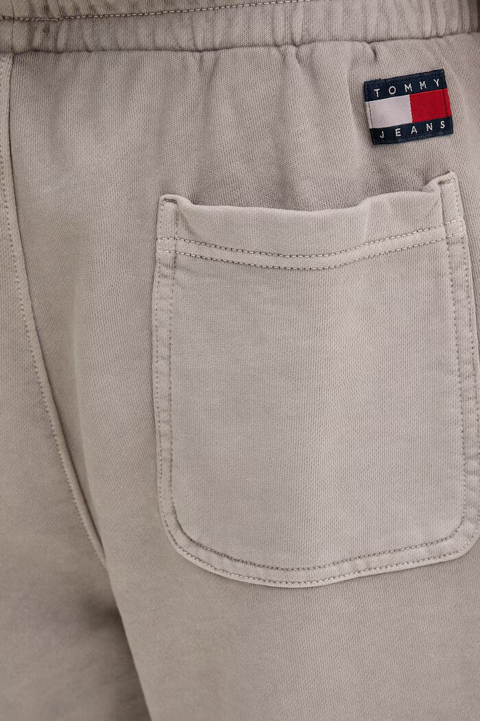 Tommy Jeans Спортен къс панталон мъжки от памук кафяв с висока талия DM0DM22696