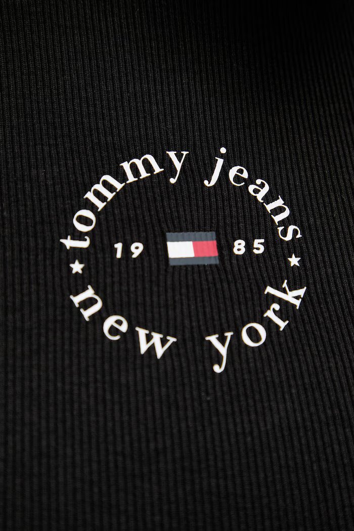 Tommy Jeans тениска дамска от памук с еластан черна DW0DW22807