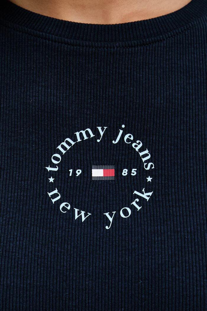 Tommy Jeans тениска дамска от памук с еластан тъмносиня DW0DW22807