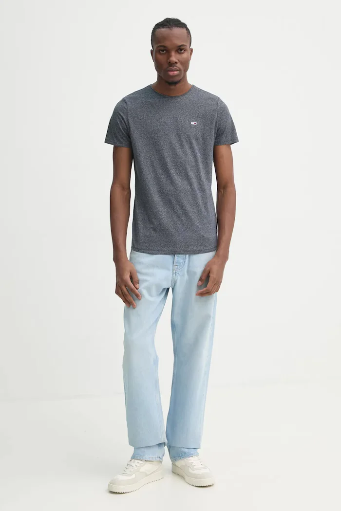 Tommy Jeans Тениска в синьо с изчистен дизайн DM0DM09586