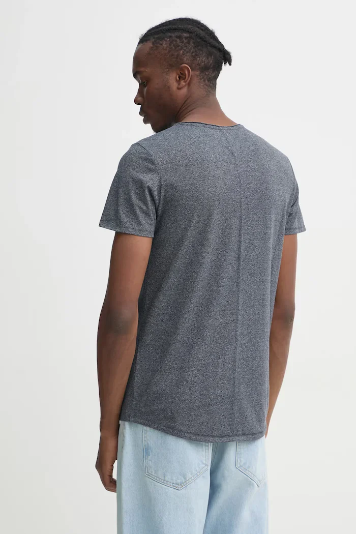 Tommy Jeans Тениска в синьо с изчистен дизайн DM0DM09586