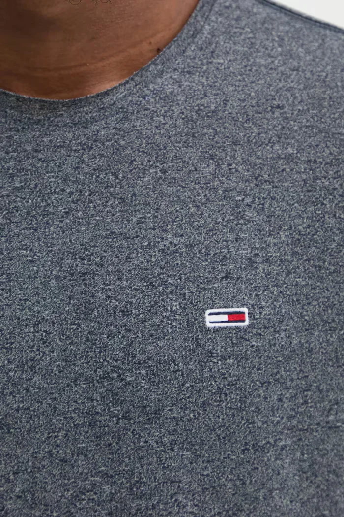 Tommy Jeans Тениска в синьо с изчистен дизайн DM0DM09586