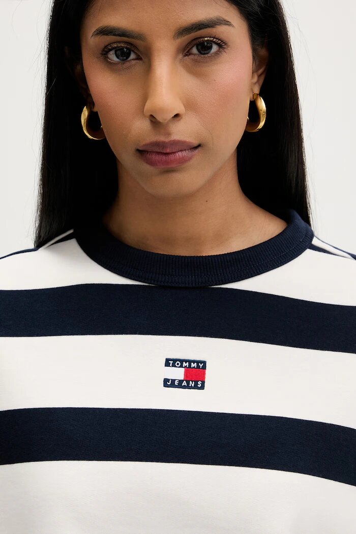 Tommy Jeans уголемен суичър дамски от памук тъмносин DW0DW22824
