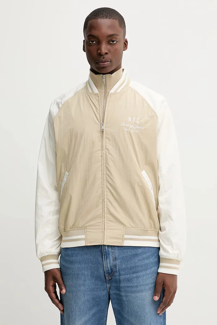 Tommy Jeans Яке бомбър в бежово преходен модел DM0DM21668