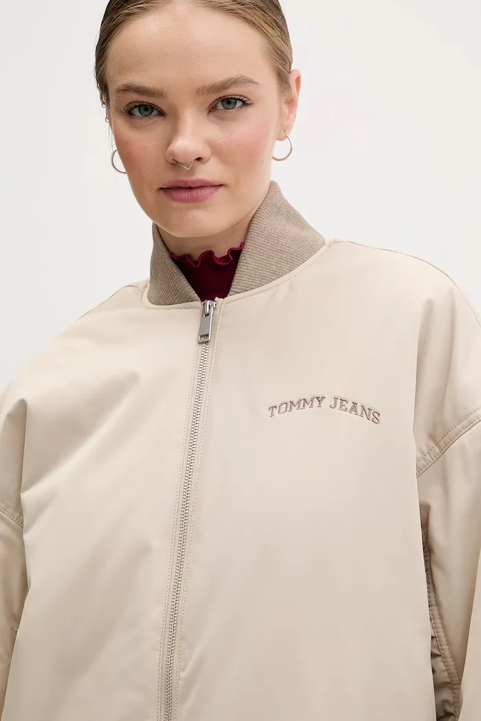 Tommy Jeans Яке бомбър в бежово преходен модел DW0DW22044