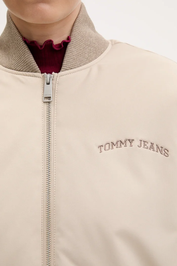 Tommy Jeans Яке бомбър в бежово преходен модел DW0DW22044