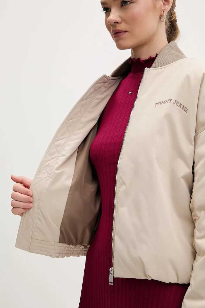 Tommy Jeans Яке бомбър в бежово преходен модел DW0DW22044