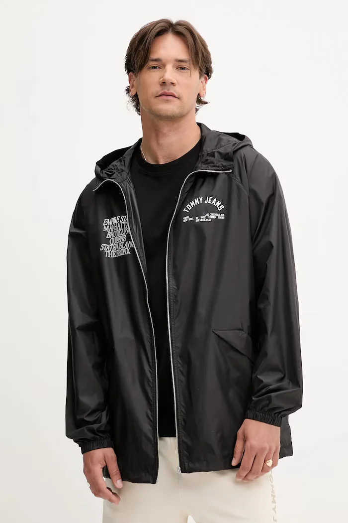 Tommy Jeans Яке в черно преходен модел DM0DM21679