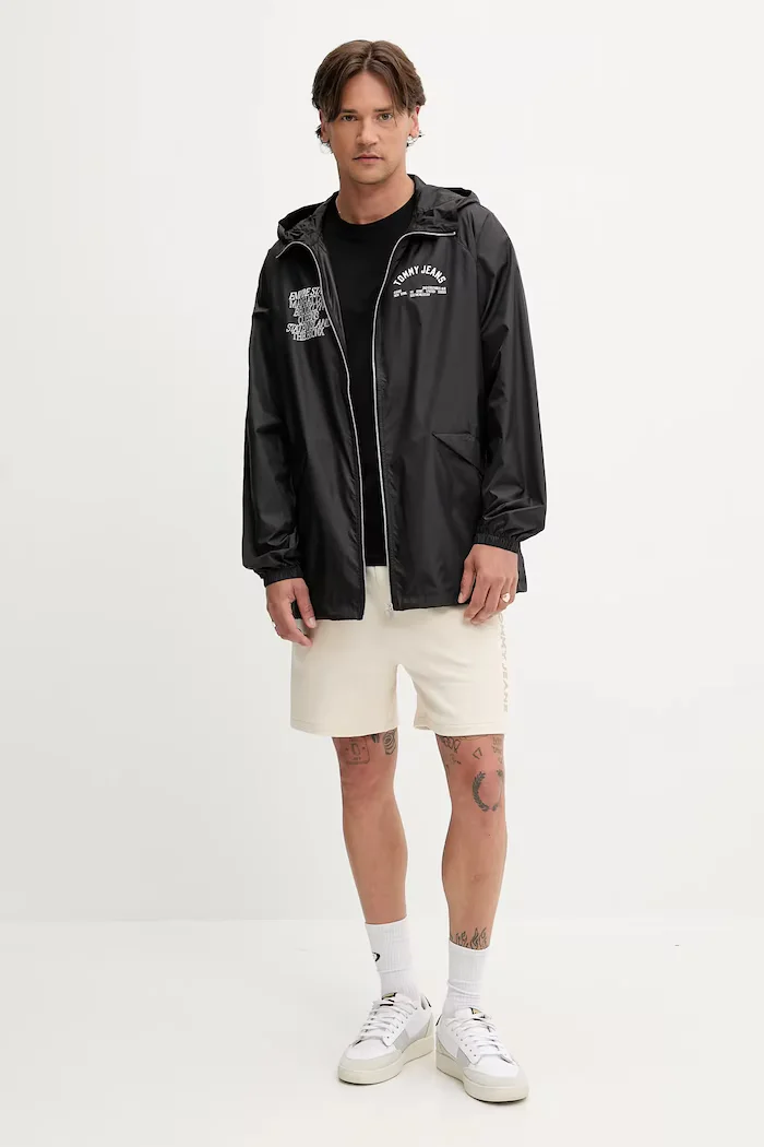 Tommy Jeans Яке в черно преходен модел DM0DM21679