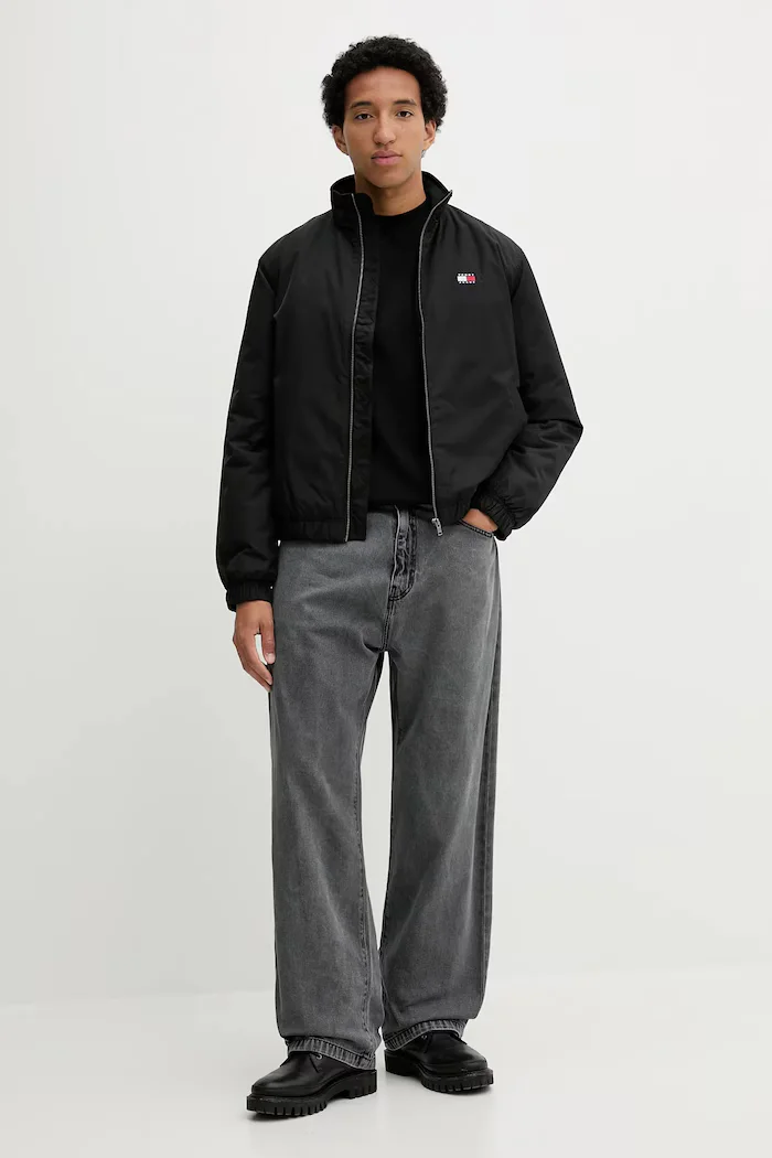 Tommy Jeans Яке в черно преходен модел DM0DM21936