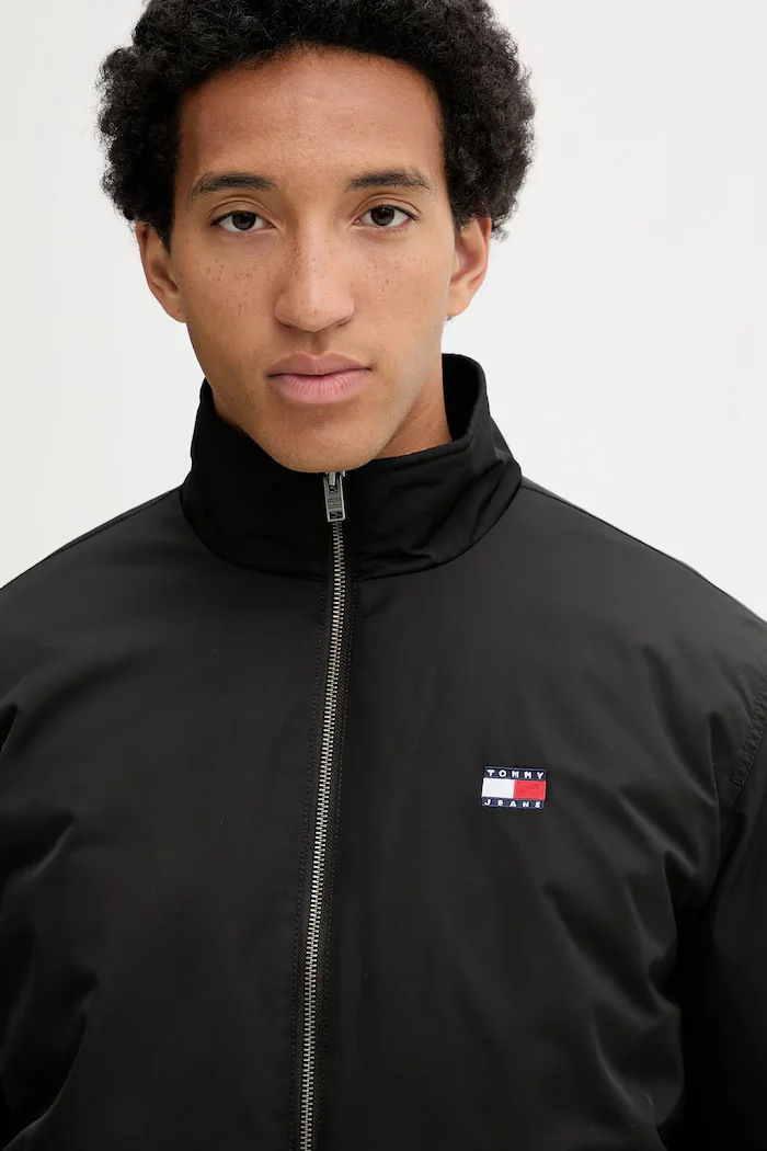 Tommy Jeans Яке в черно преходен модел DM0DM21936