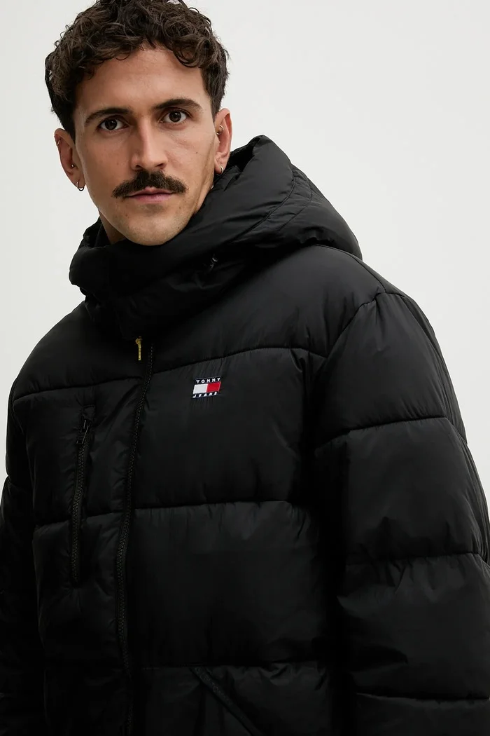 Tommy Jeans Яке в черно зимен модел DM0DM22256