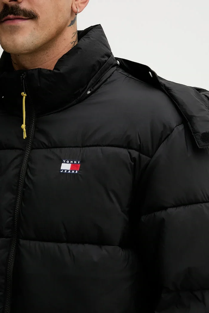 Tommy Jeans Яке в черно зимен модел DM0DM22256