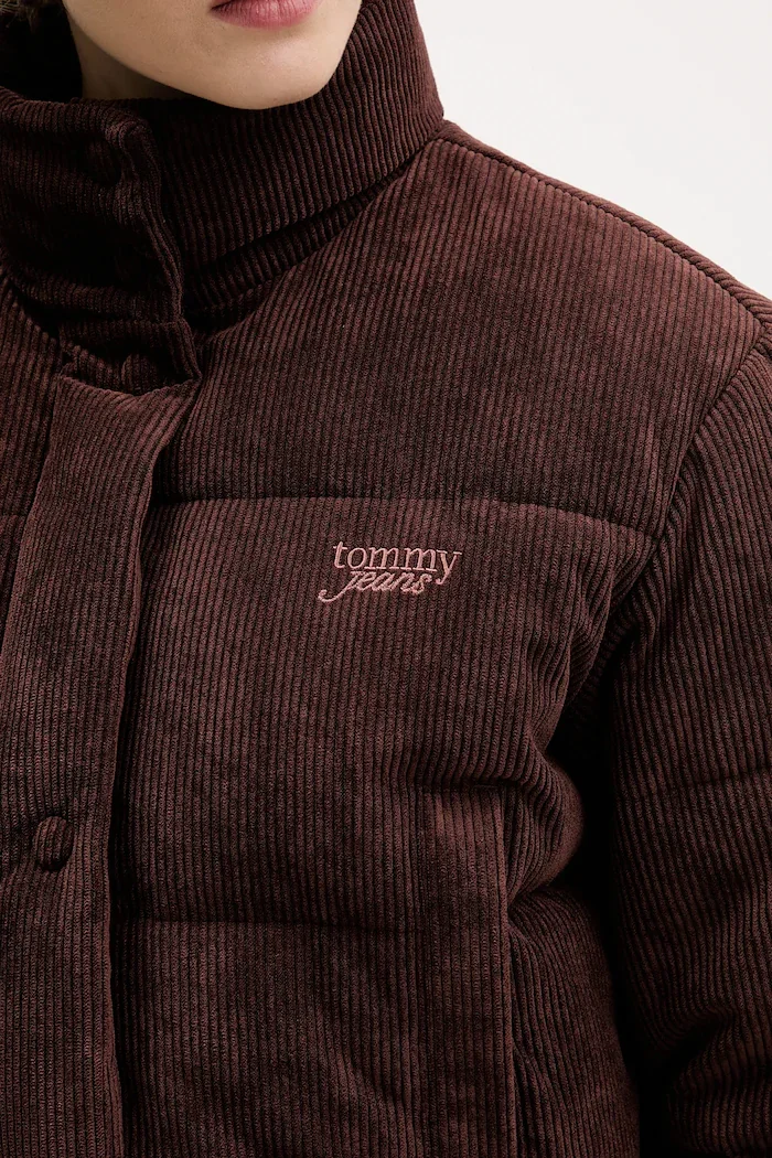 Tommy Jeans Яке в кафяво зимен модел с уголемена кройка DW0DW21658