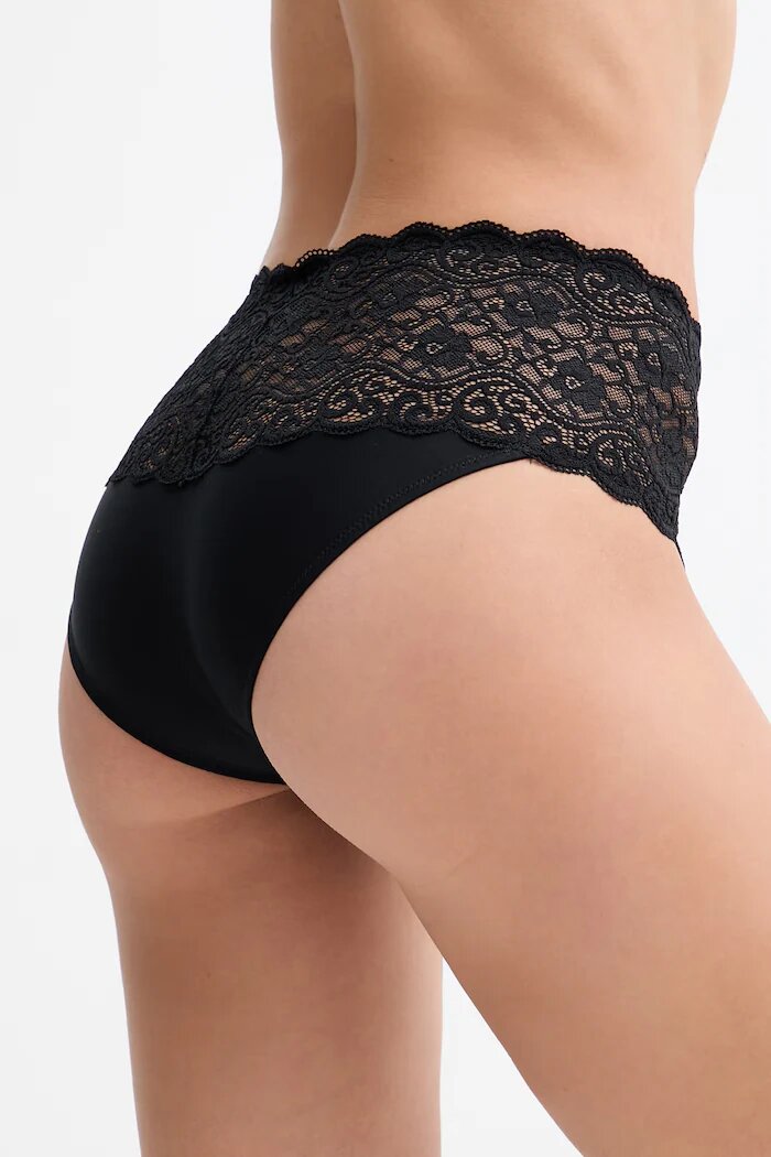 Triumph бикини дамски от дантела Amourette черни 10210675