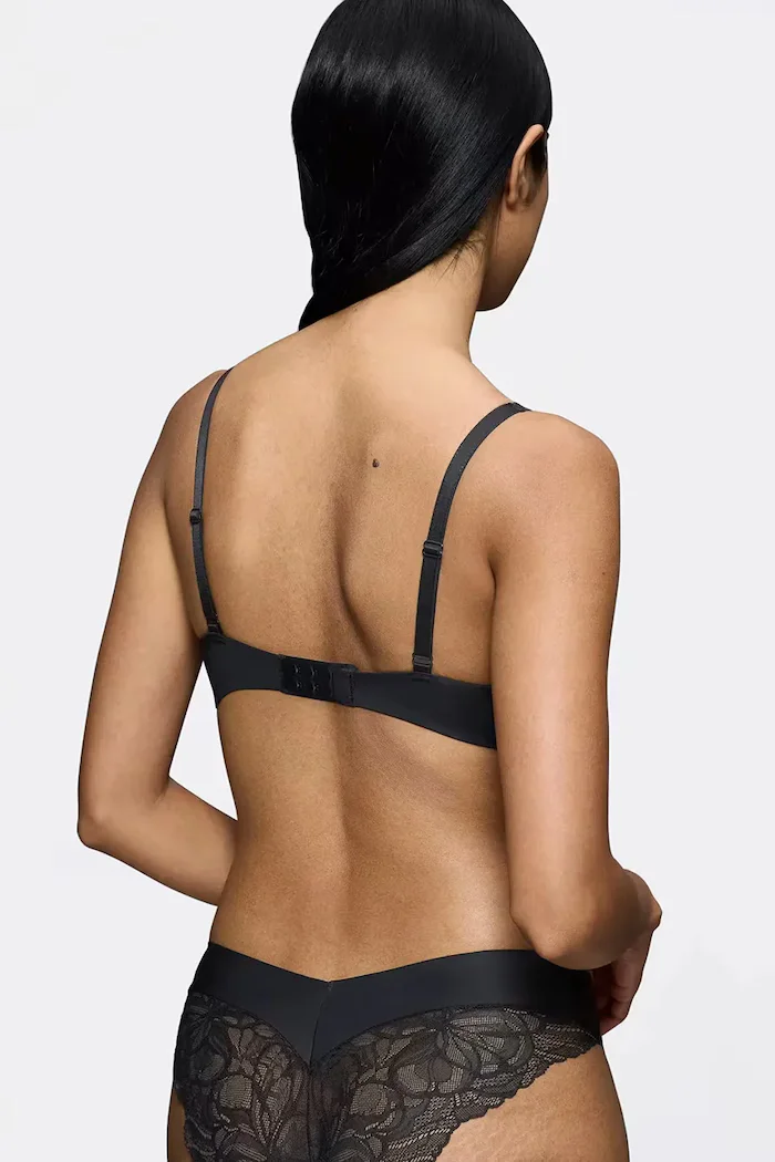 Triumph триъгълен сутиен от дантела Body Make-Up Illusion Lace черен 10219710