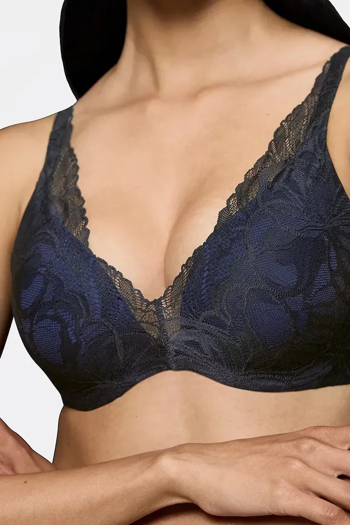 Triumph триъгълен сутиен от дантела Body Make-Up Illusion Lace черен 10219710
