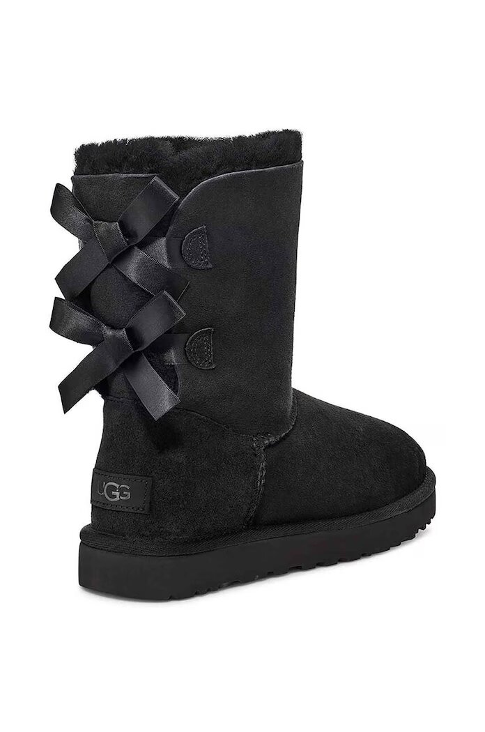 UGG Кожени чехли Bailey Bow II в черно с равна подметка с изолация 1016225.BLK