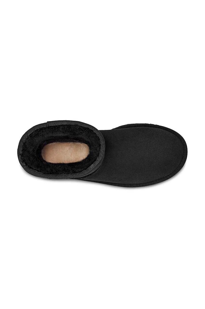 UGG Кожени чехли Classic Short II в черно с равна подметка с изолация 1016223.BLK