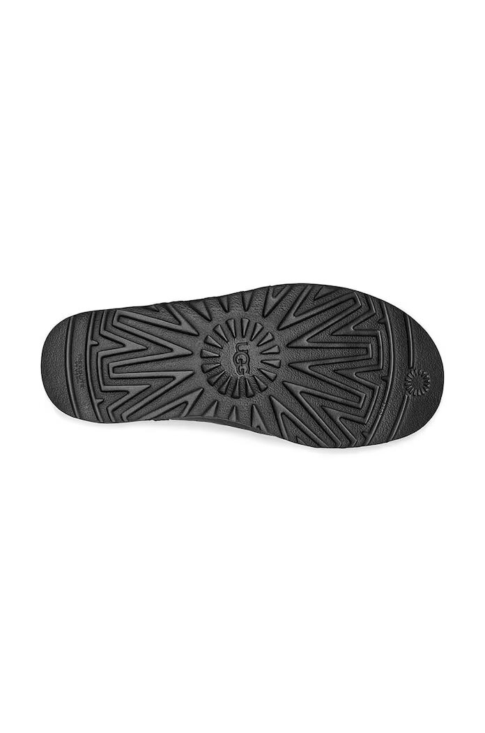 UGG Кожени чехли Classic Short II в черно с равна подметка с изолация 1016223.BLK