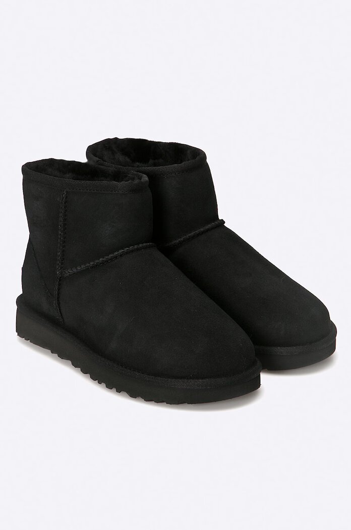 UGG Велурени апрески Classic Mini II в черно 1016222-BLK