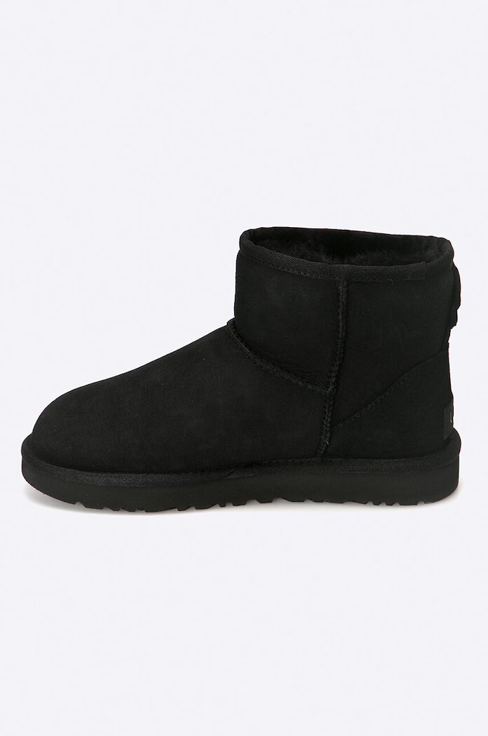 UGG Велурени апрески Classic Mini II в черно 1016222-BLK