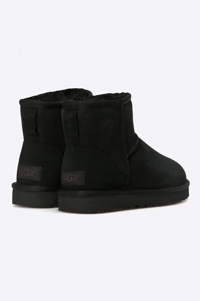 UGG Велурени апрески Classic Mini II в черно 1016222-BLK