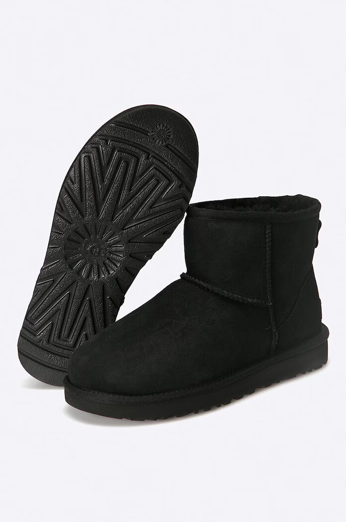 UGG Велурени апрески Classic Mini II в черно 1016222-BLK