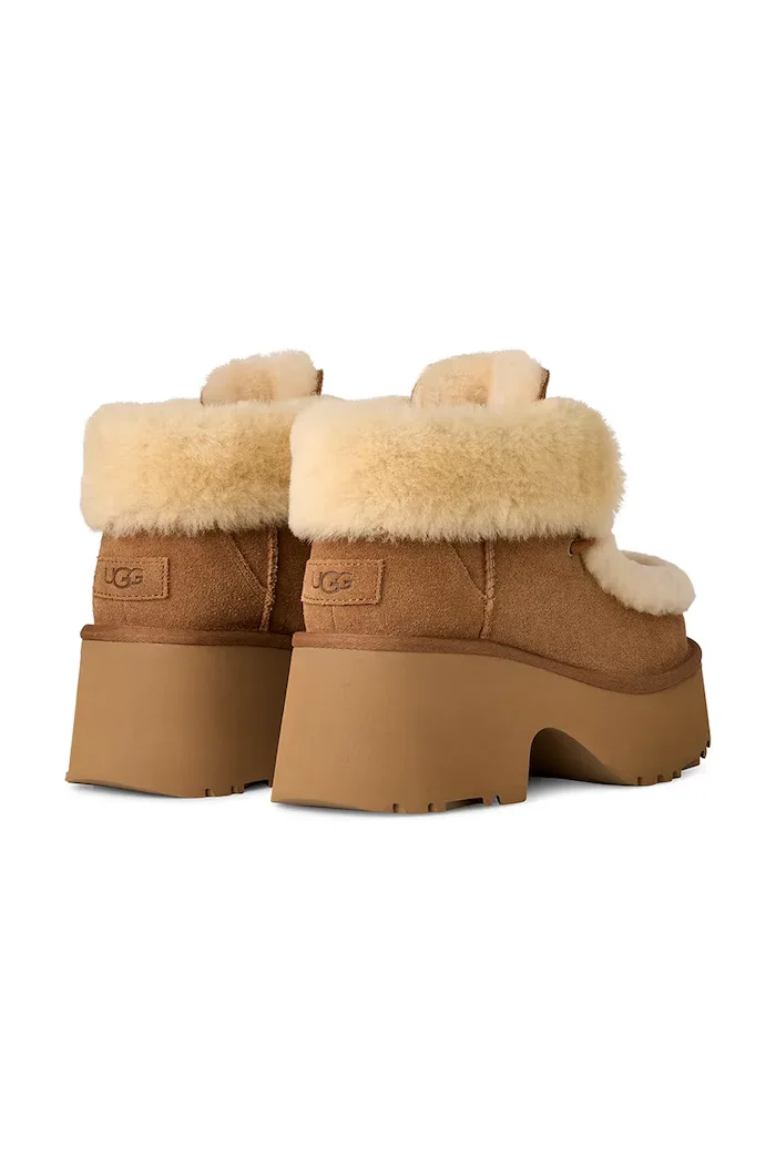 UGG Велурени боти Esmee Lace Up в кафяво с дебел ток с изолация 1171532.CHE
