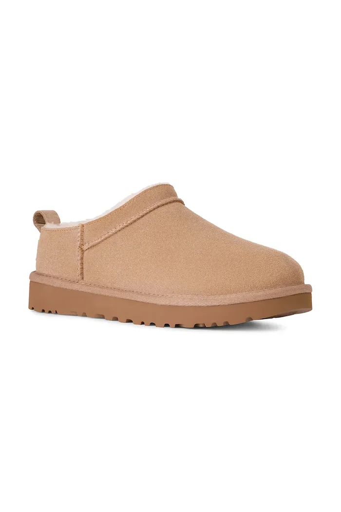 UGG Велурени чехли Classic Micro в бежово 1173891.SAN