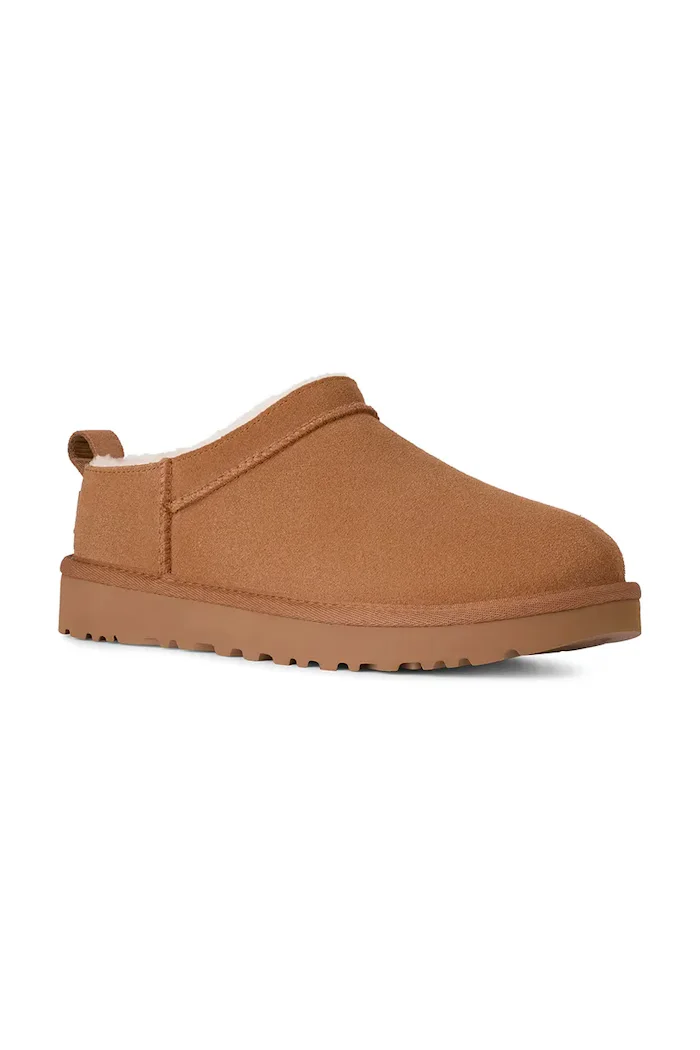 UGG Велурени чехли Classic Micro в кафяво 1173891.CHE