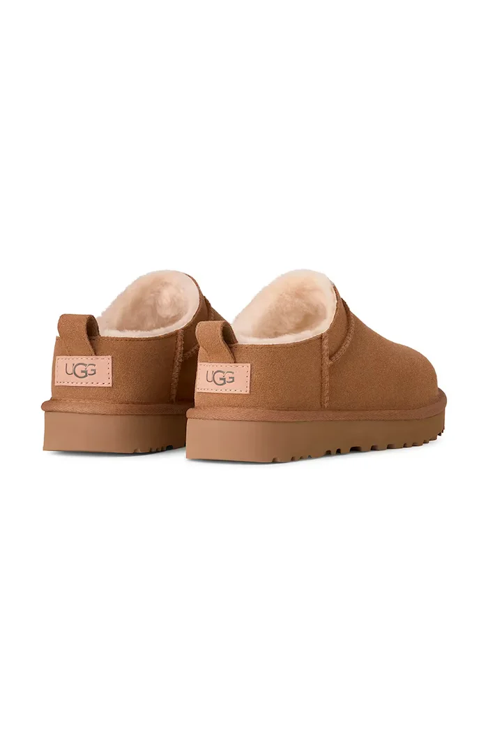 UGG Велурени чехли Classic Micro в кафяво 1173891.CHE