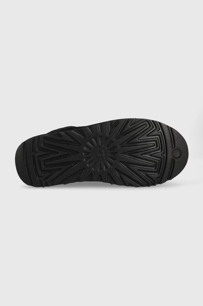 UGG Велурени чехли M Classic Slip-on в черно