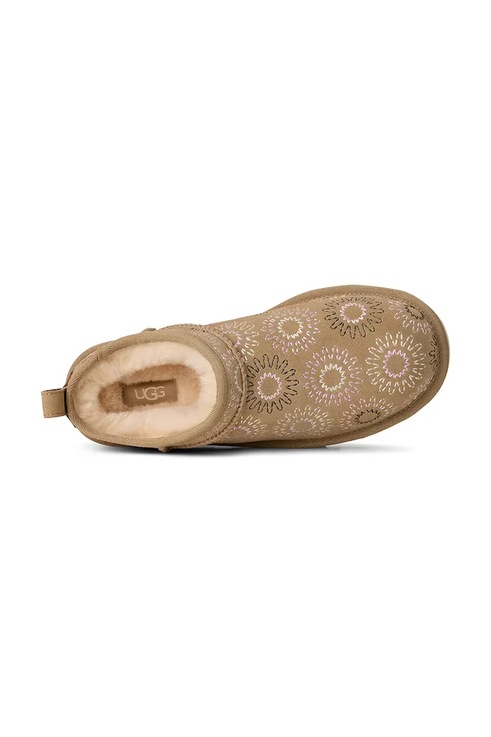 UGG Велурени чехли W Classic Micro Sun Stitch в бежово 1178192.MDSD