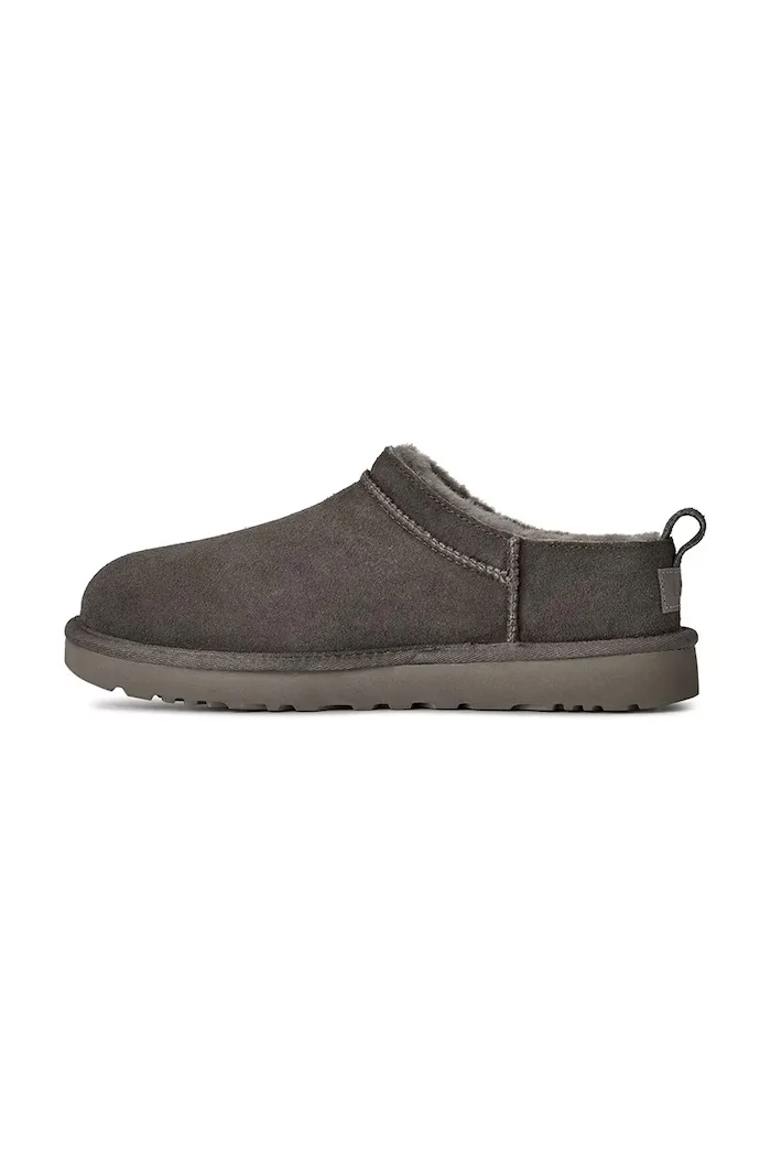 UGG Велурени чехли W Classic Micro в кафяво 1173891.DNSS