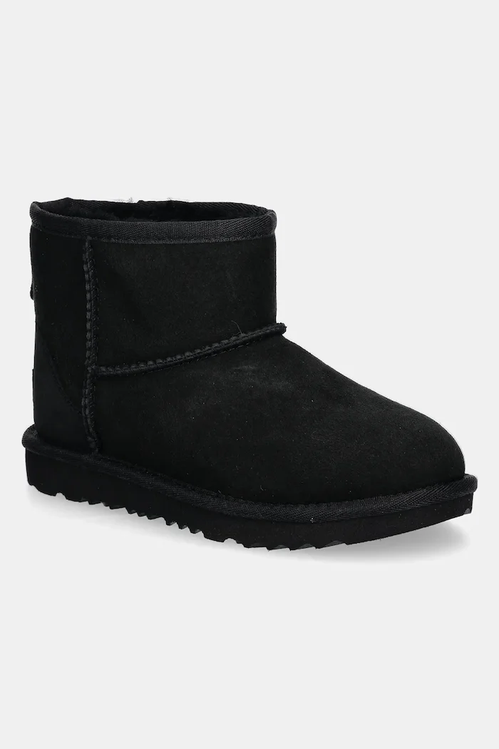 UGG Зимни обувки в черно