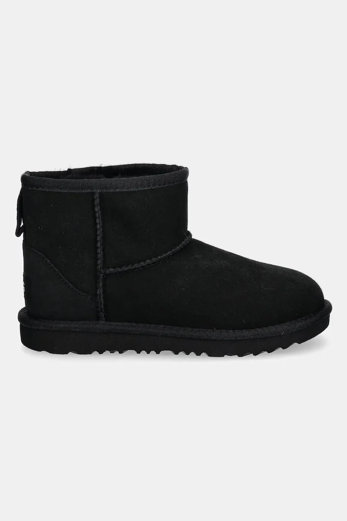 UGG Зимни обувки в черно