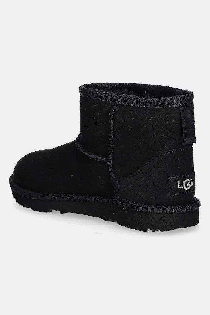 UGG Зимни обувки в черно