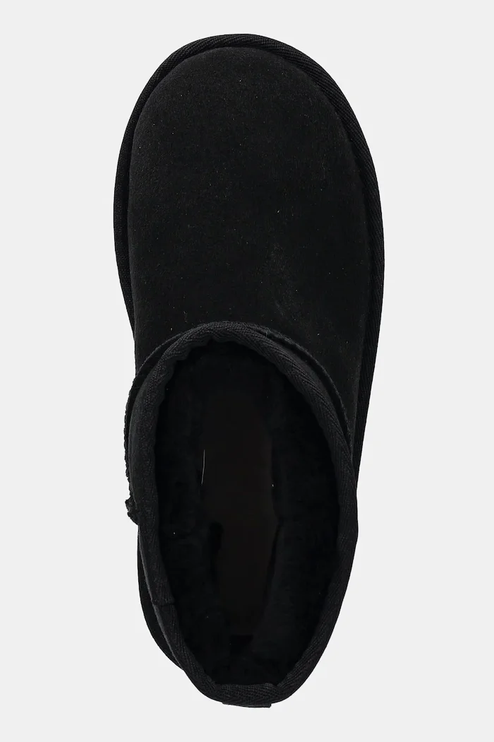 UGG Зимни обувки в черно