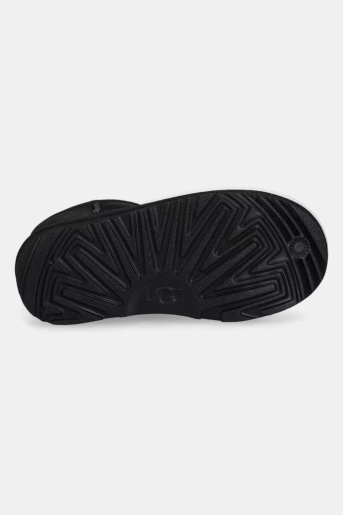 UGG Зимни обувки в черно