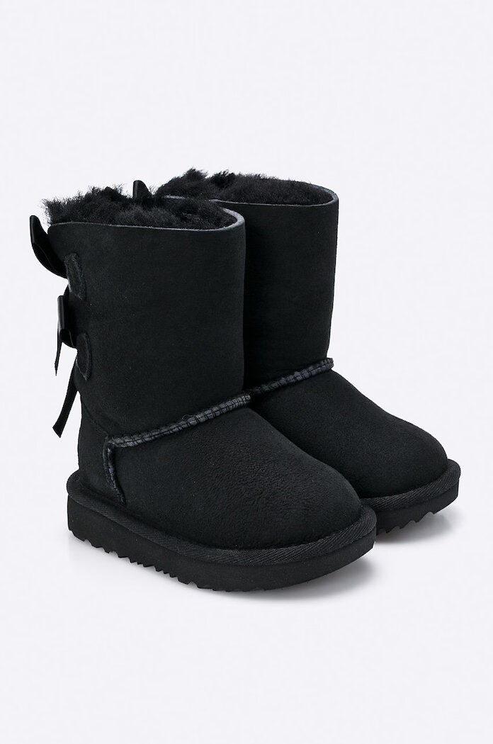 UGG Зимни обувки в черно