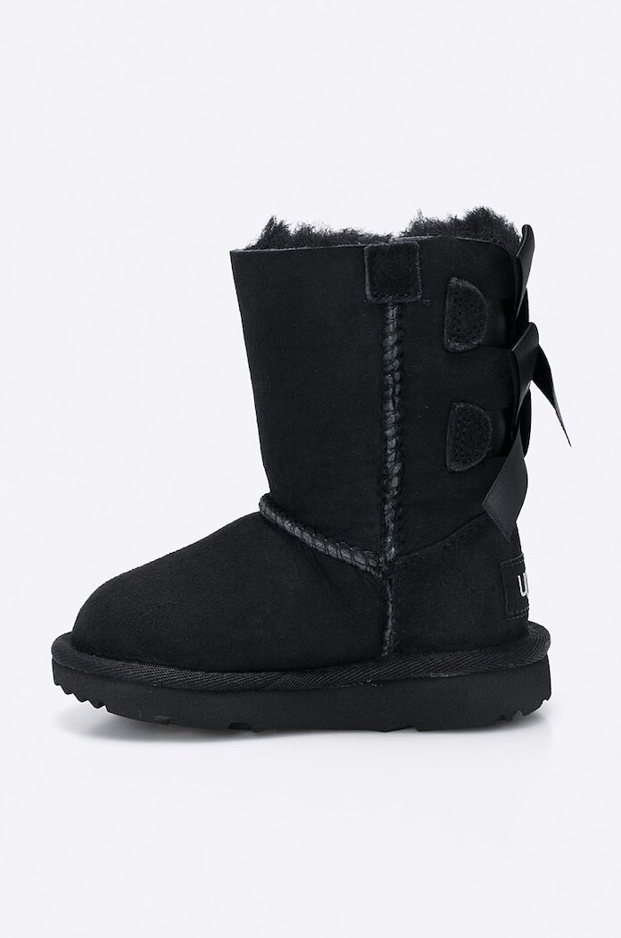 UGG Зимни обувки в черно