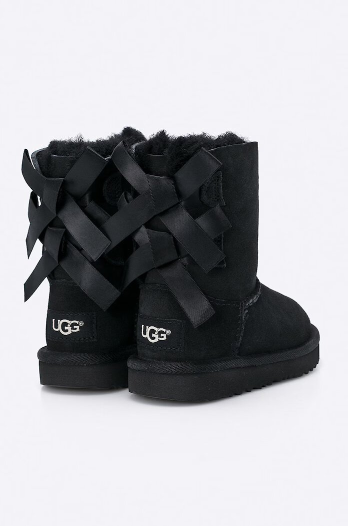 UGG Зимни обувки в черно