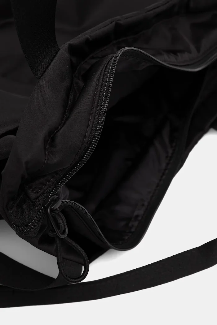 Under Armour Чанта в черно 1388920