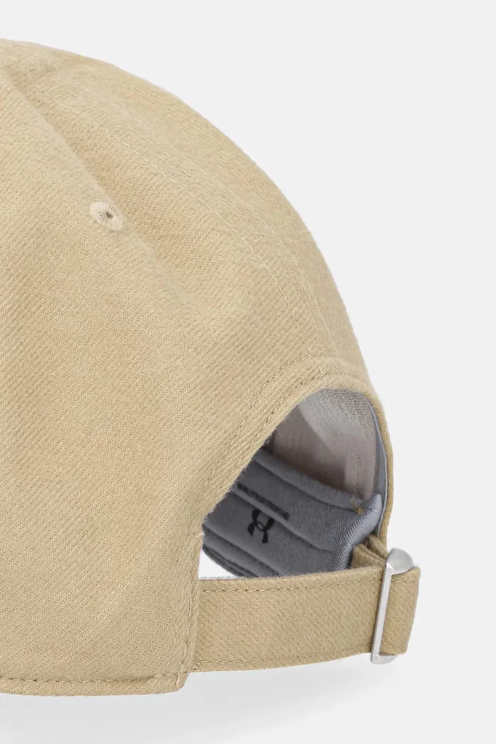 Under Armour Памучна шапка с козирка в зелено 6007147