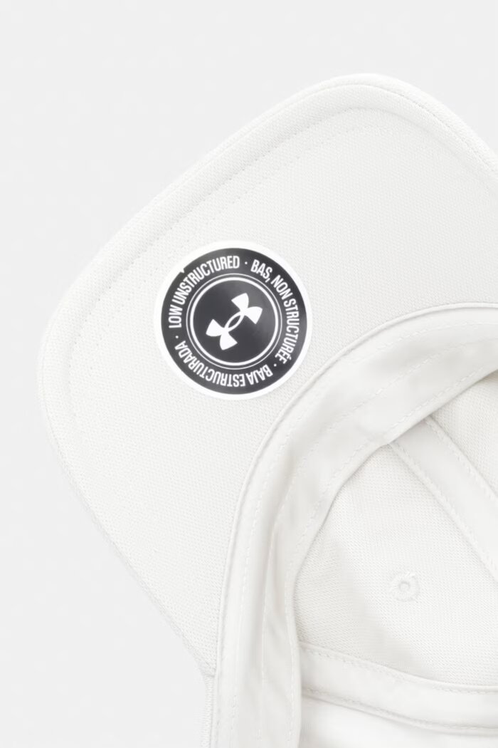 Under Armour Шапка с козирка Blitzing в бежово 6009335