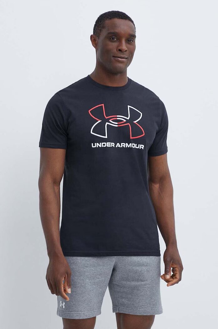 Under Armour Тениска в черно с десен