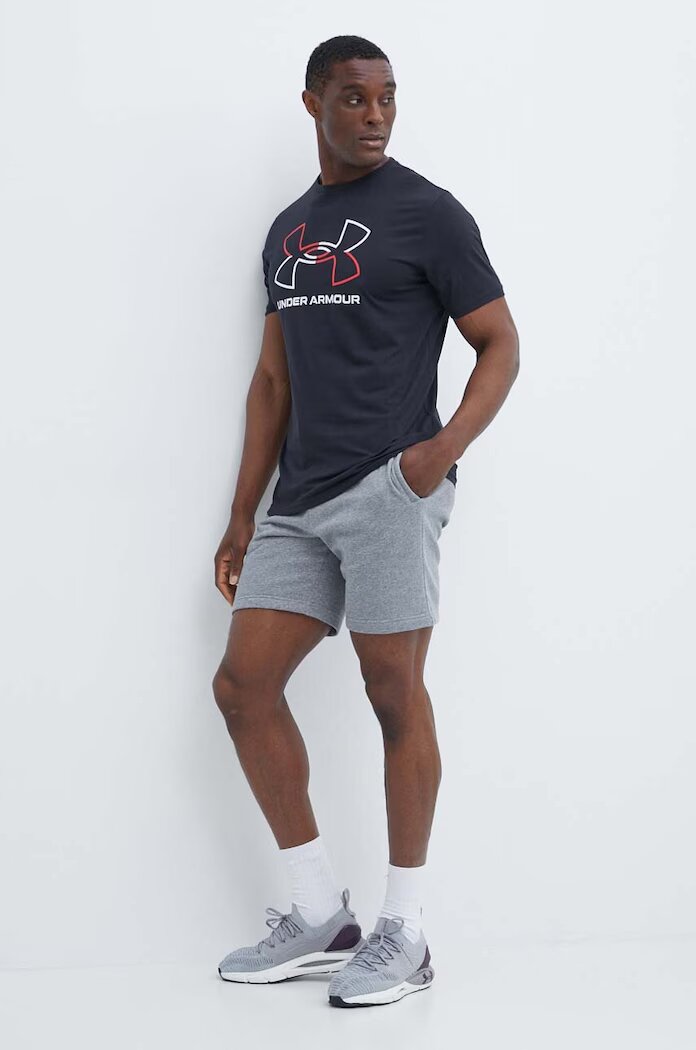 Under Armour Тениска в черно с десен