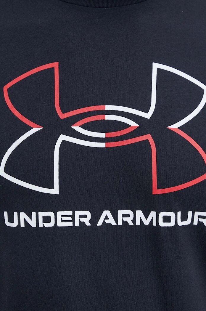 Under Armour Тениска в черно с десен