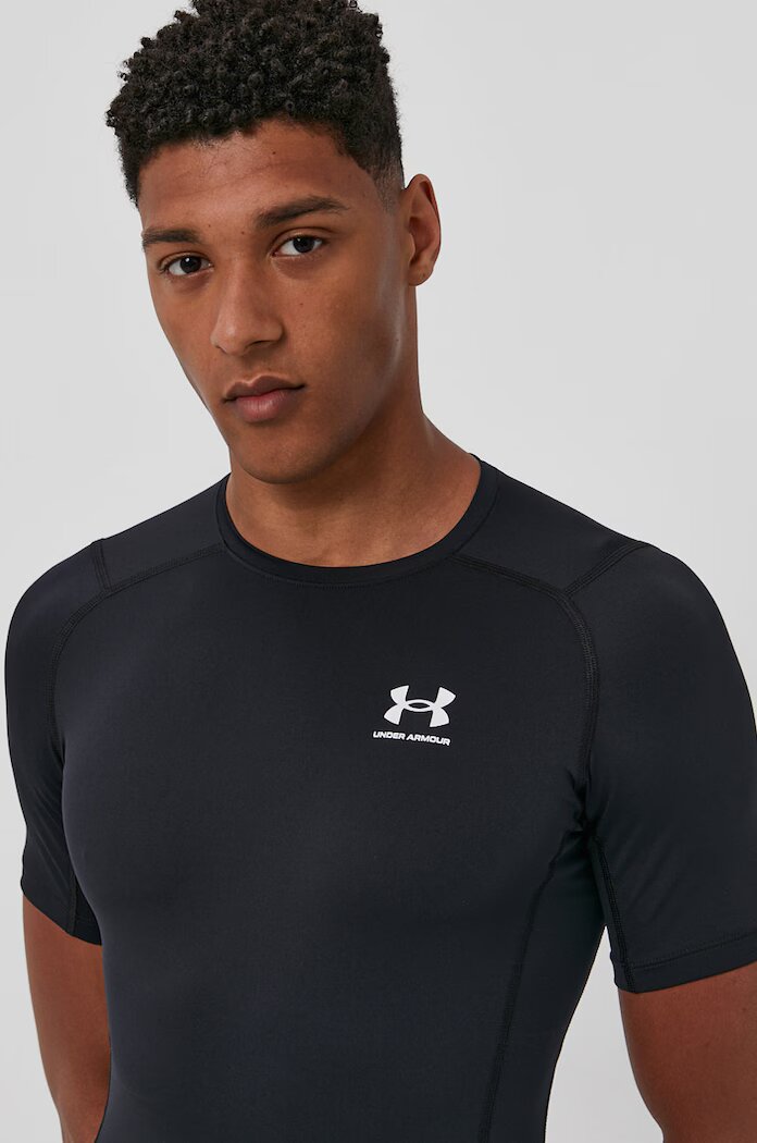 Under Armour Тениска за трениране 1361518 в черно с изчистен дизайн